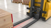 Misura della distanza su pallet di legno per carrelli elevatori a guida autonoma tramite sensore di distanza laser a tempo di volo ToF